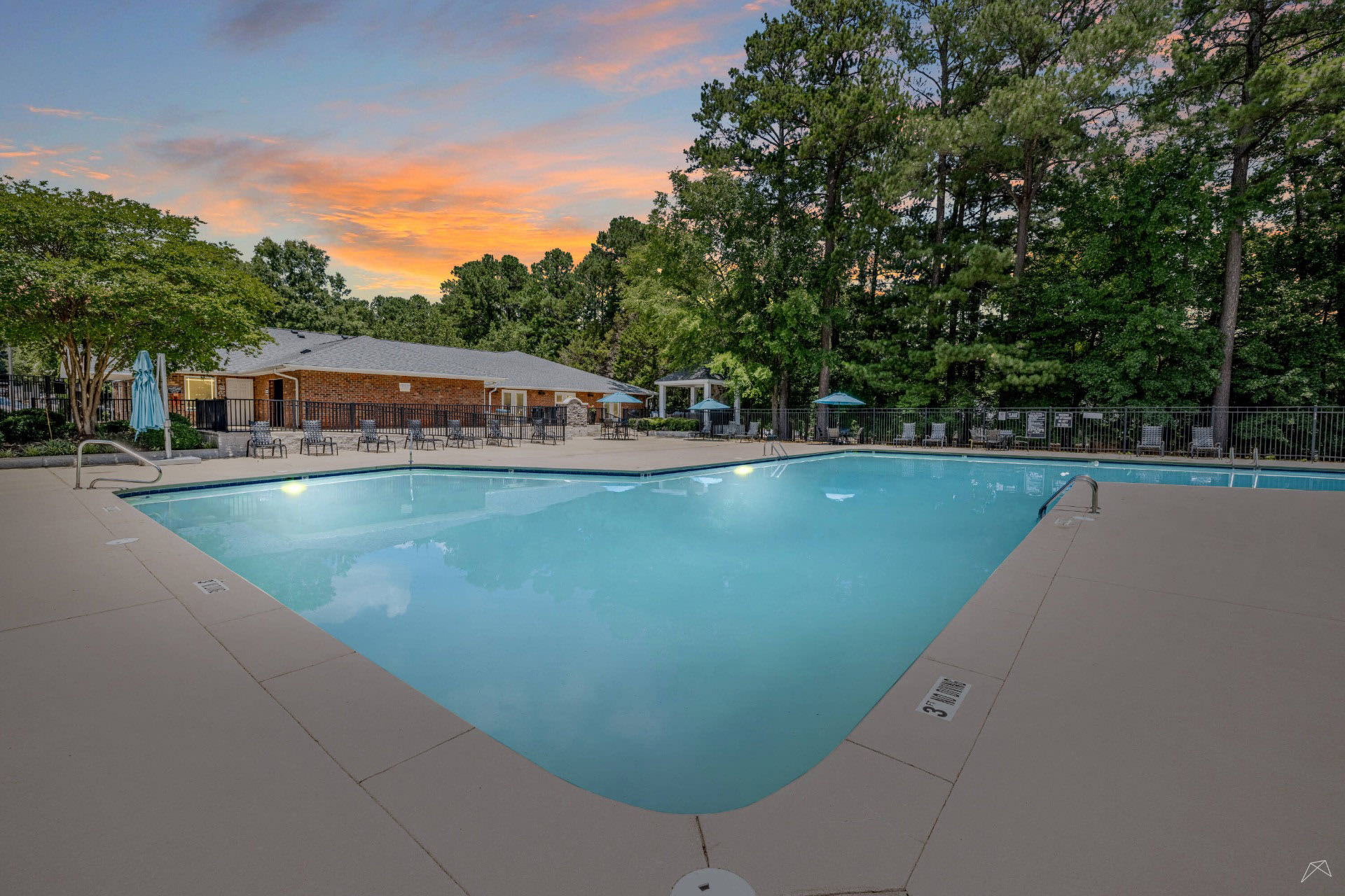 Woodland Creek Townhomes and Apartments – photo 1