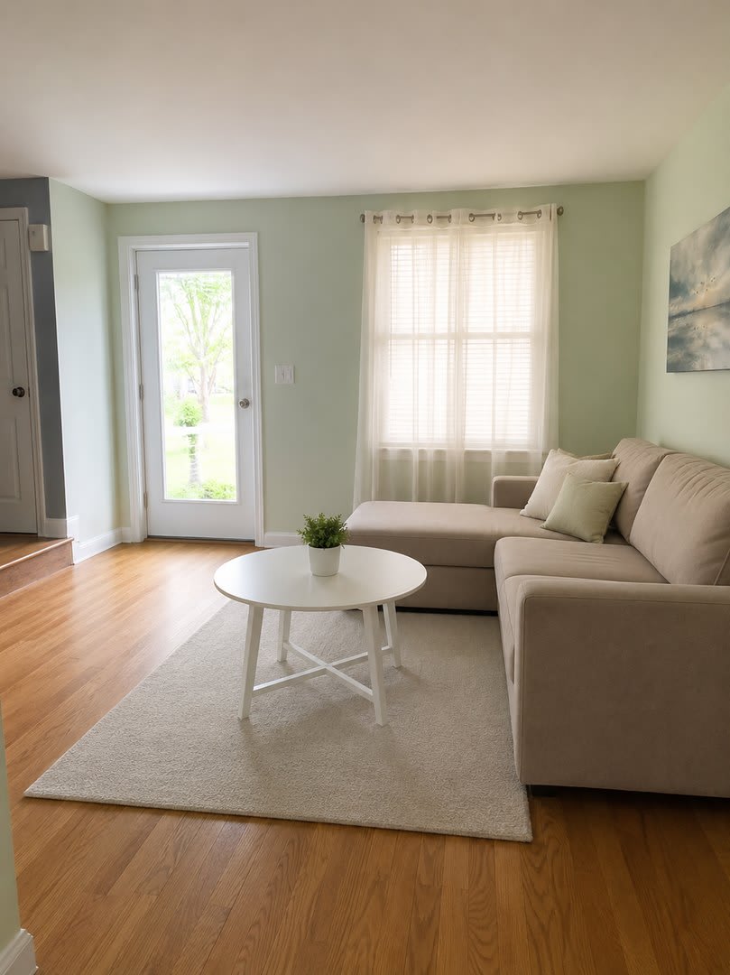 Charming 2BD/1BA Townhome with Parking Pad in Parkville, MD! – photo 2