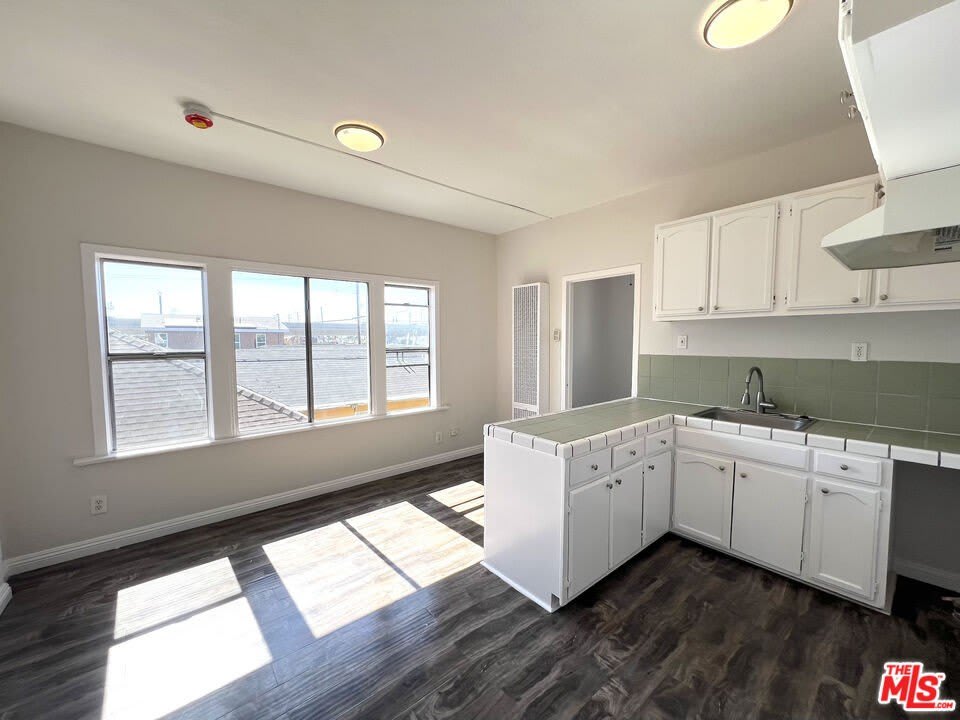 345 W 45th St – photo 2
