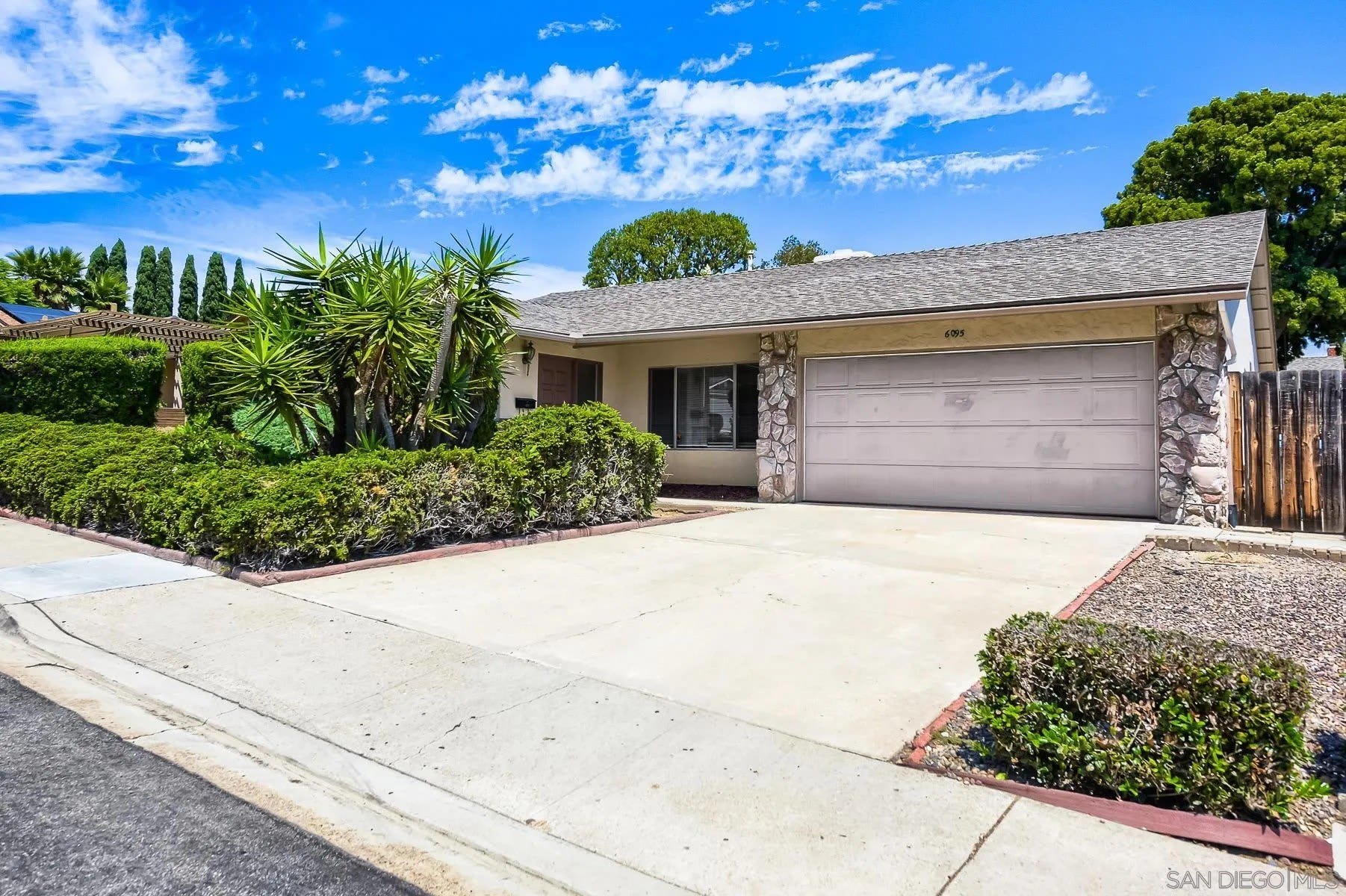 6095 Agee St – photo 1