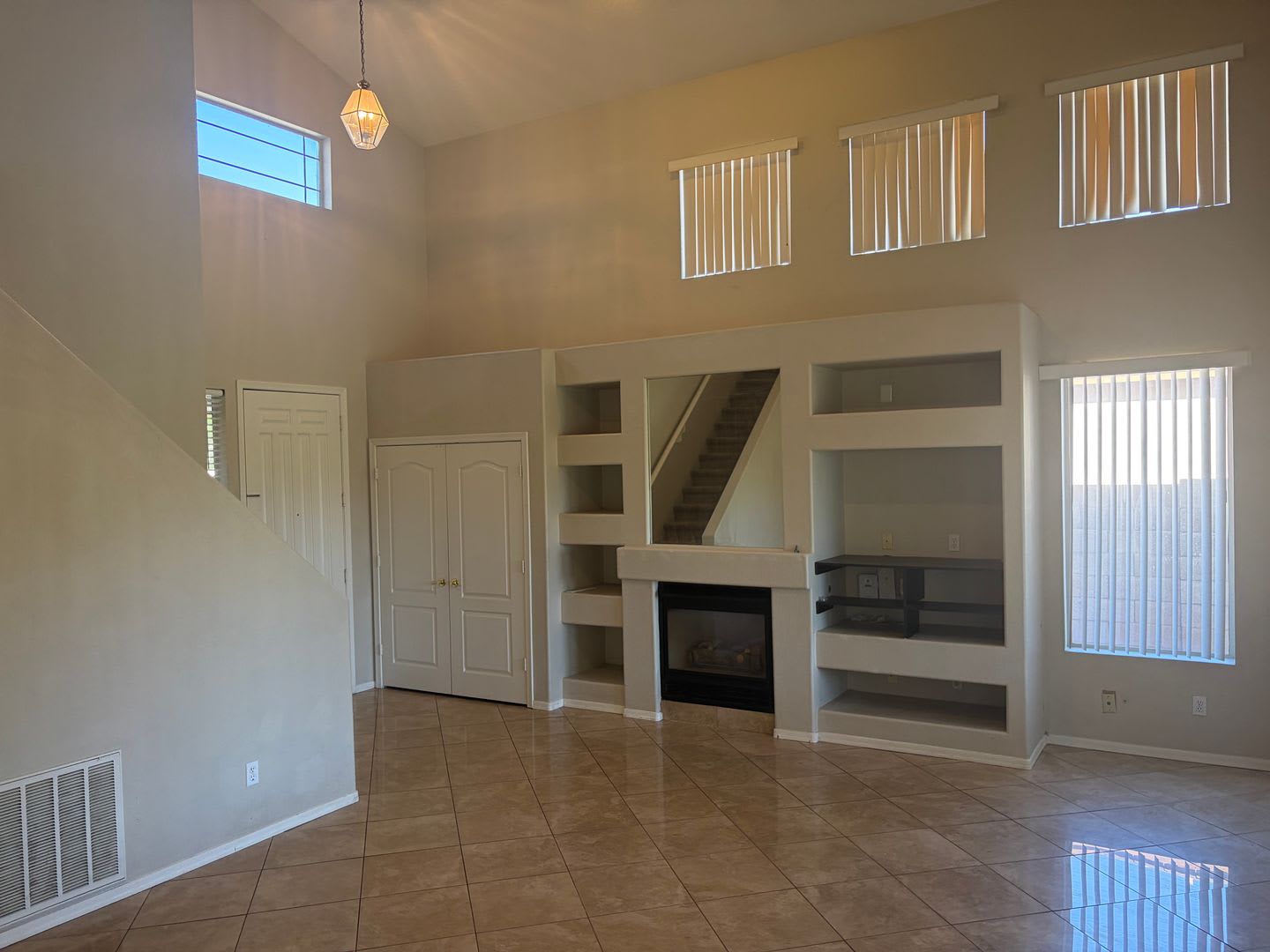 4 Bedroom Chandler Rental Vaulted Ceilings Primary Deck 3 Car Garage – photo 3