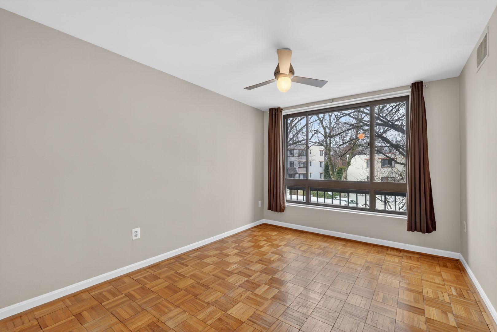 Professionally Managed, 2 Bedroom Corner Unit // Glover Park // Parking Included – photo 3