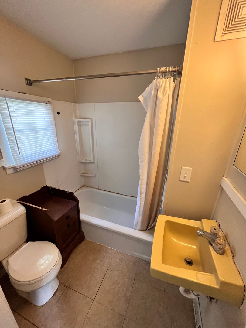 3 Bedroom 2 Bath Located Near Campus – photo 4