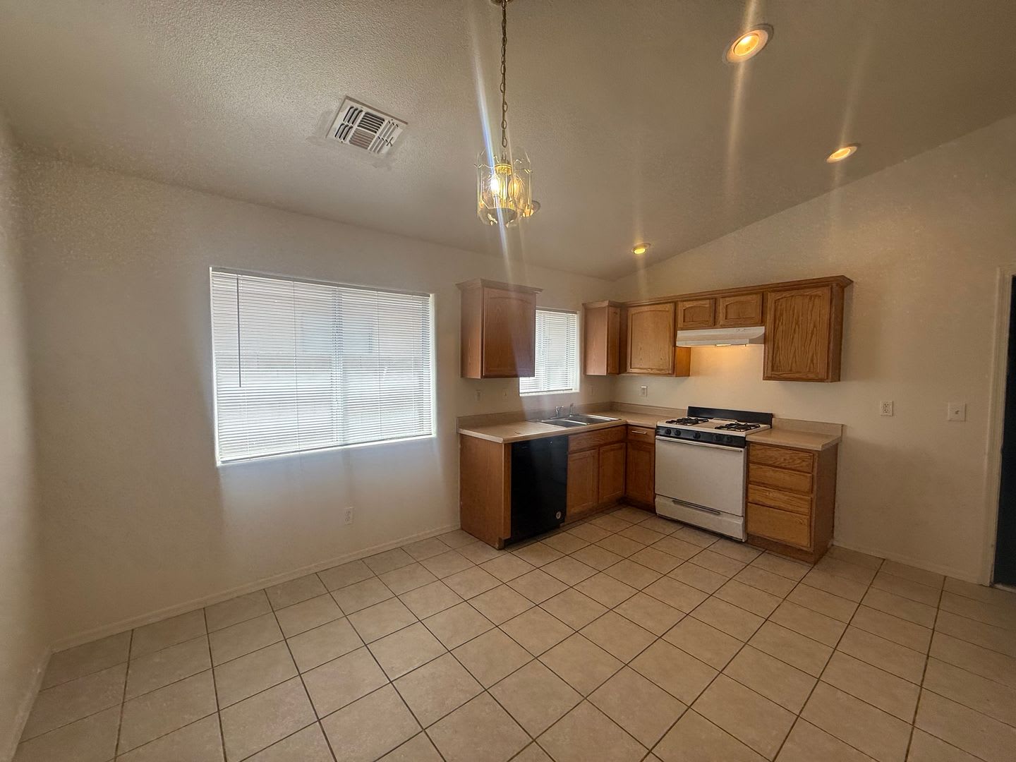 3 Bedroom 2 Bathroom Home – photo 5
