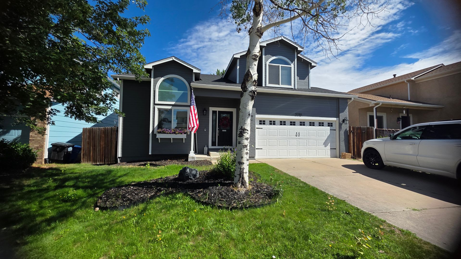 GORGEOUS FULLY FURNISHED 3 Bed 2.25 Bath Home! – photo 2