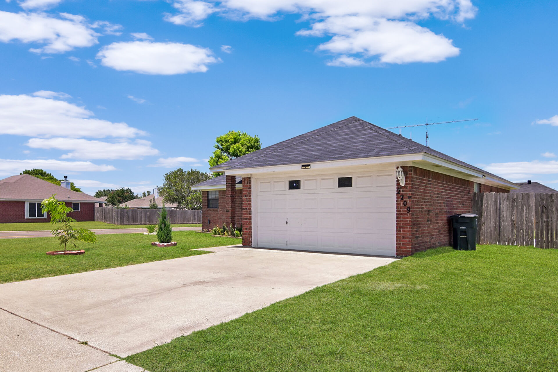 2209 Sandstone Dr – photo 3