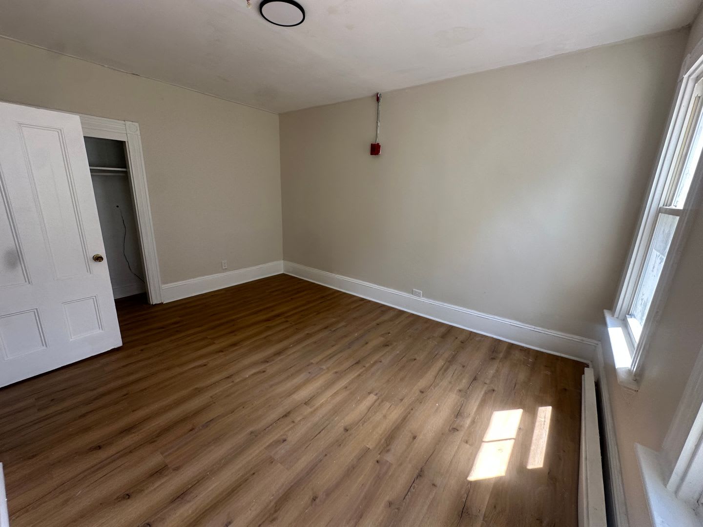 Spacious 2 Bed/ 1 Bath Apartment in East Greenwich! – photo 4