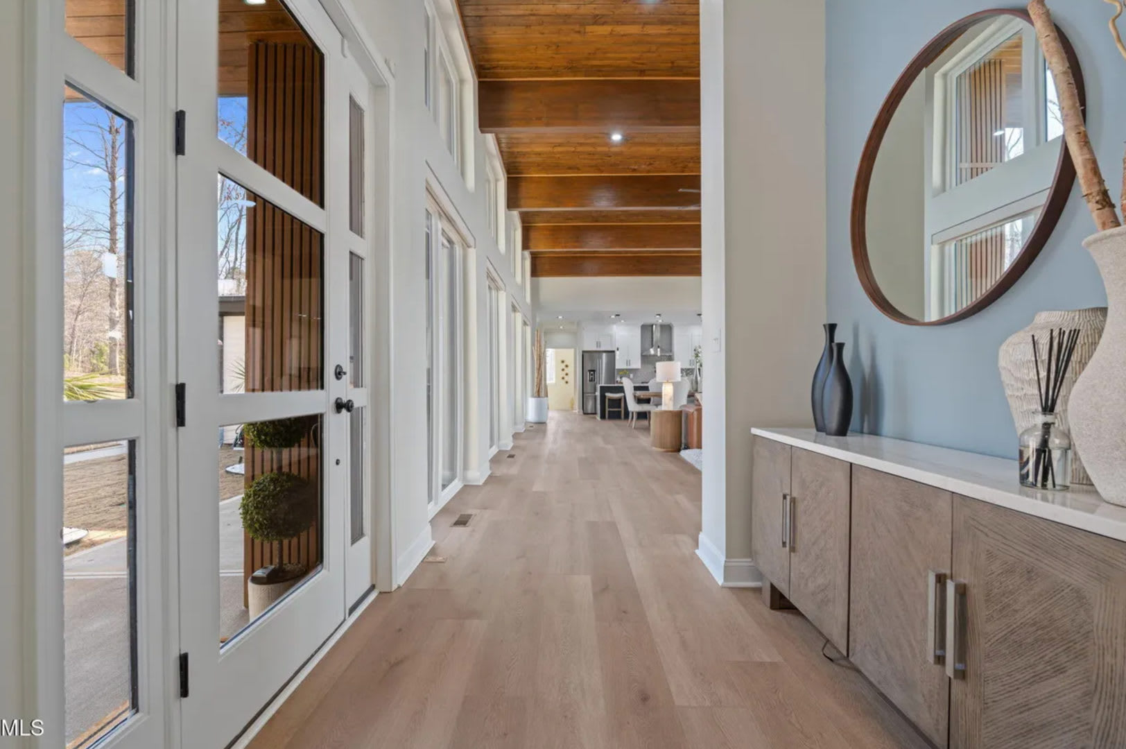 New Listing!!! – photo 2