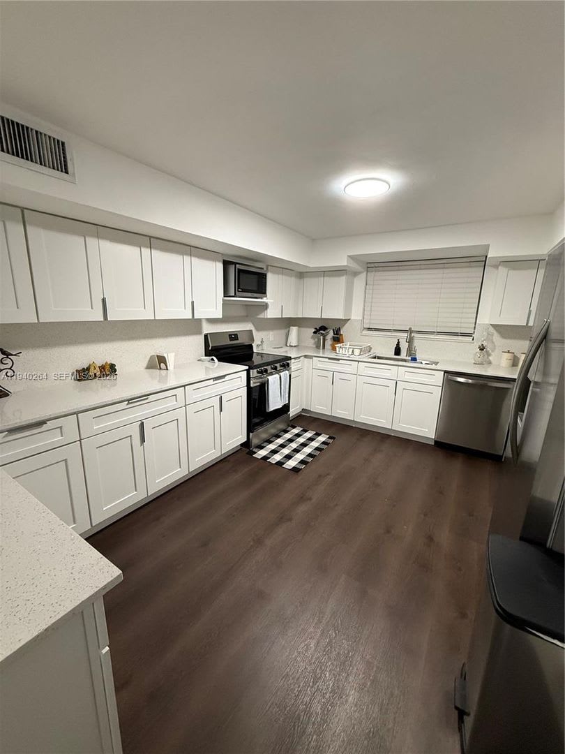 2036 NE 21st Avenue 2, Fort Lauderdale, FL 33305 – photo 2