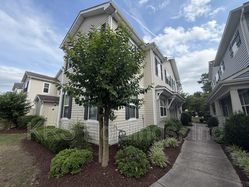 1517 Rollesby Way – photo 1