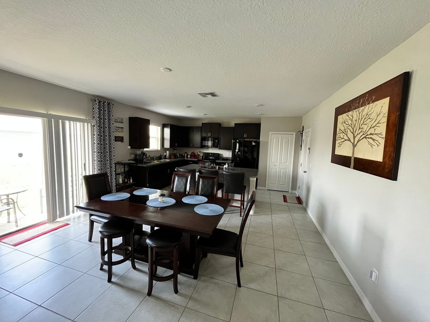 Spacious 4BR House in Riverview – photo 3