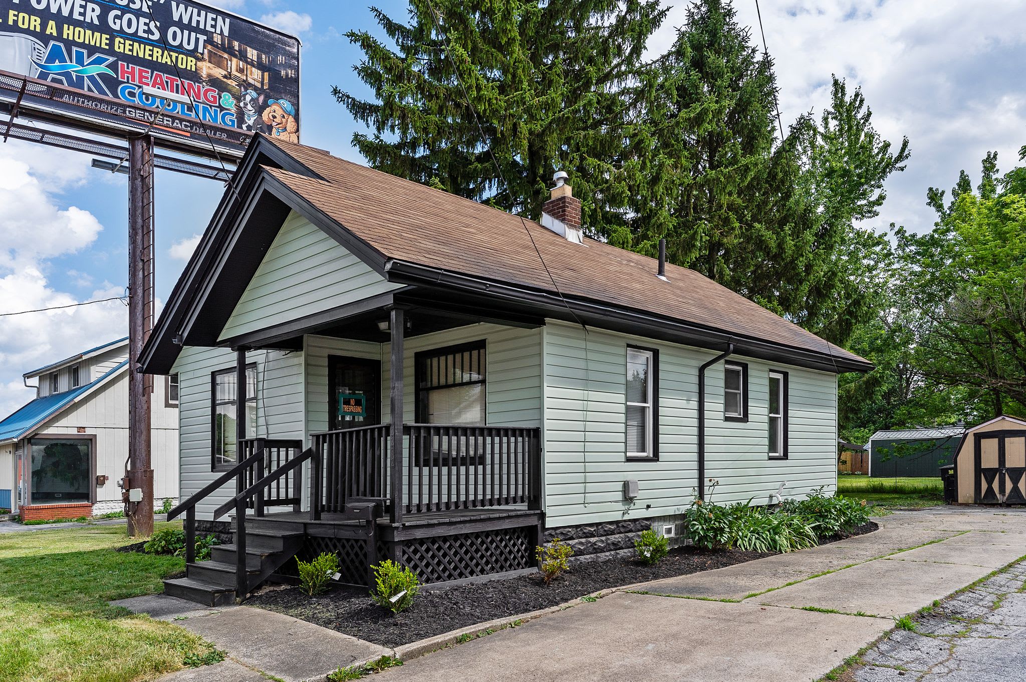 2232 Youngstown Road Southeast – photo 2