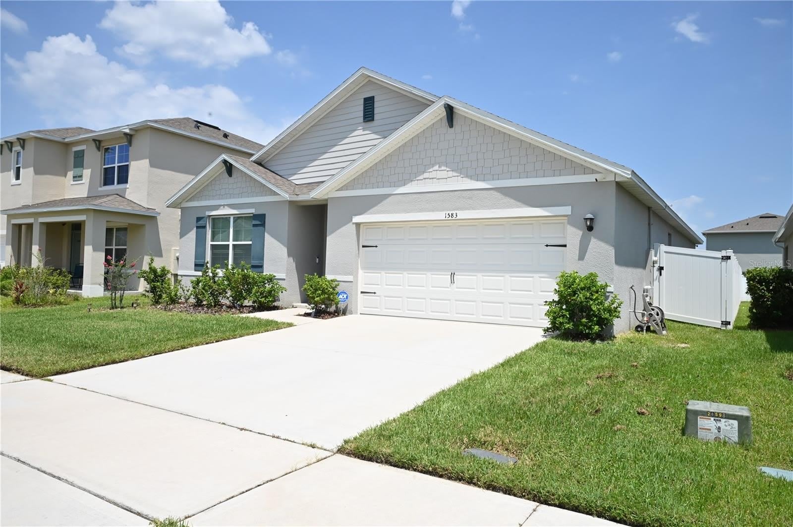 1583 BARBERRY Drive – photo 2