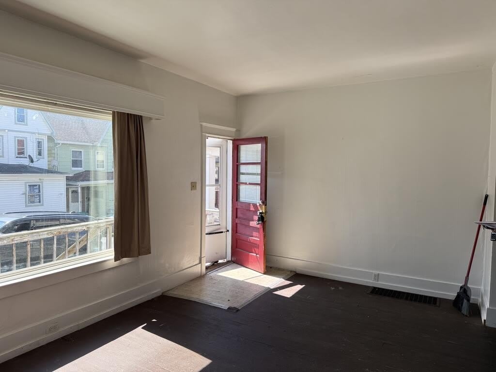 310 Spruce Ave – photo 4