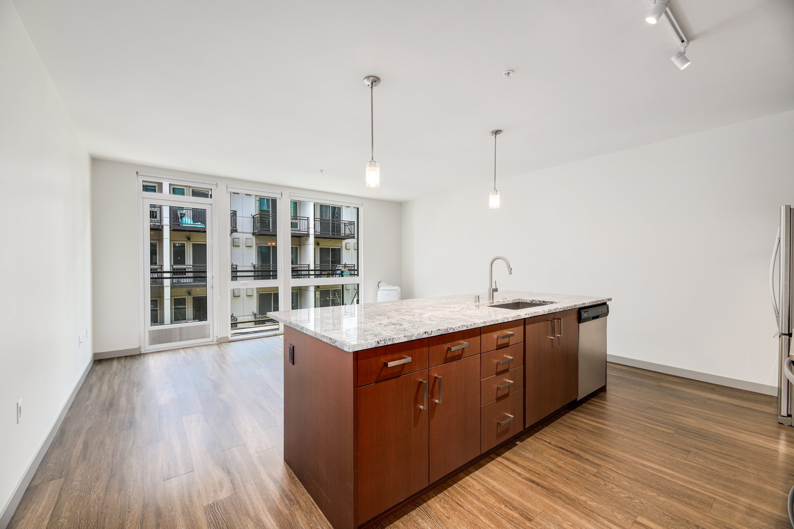 Clarendon – photo 1