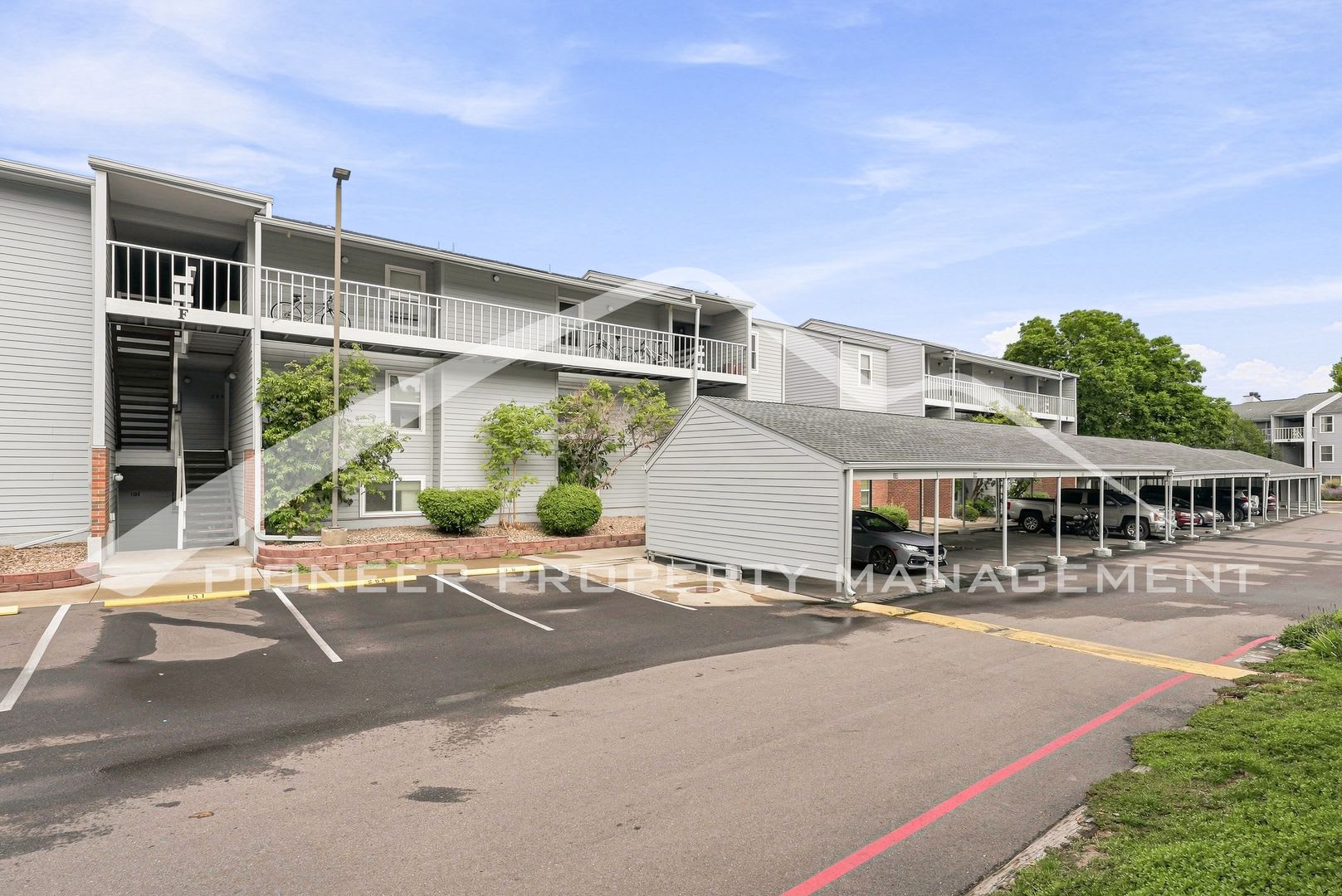 Spacious Condo with Central AC and Washer/Dryer – photo 1