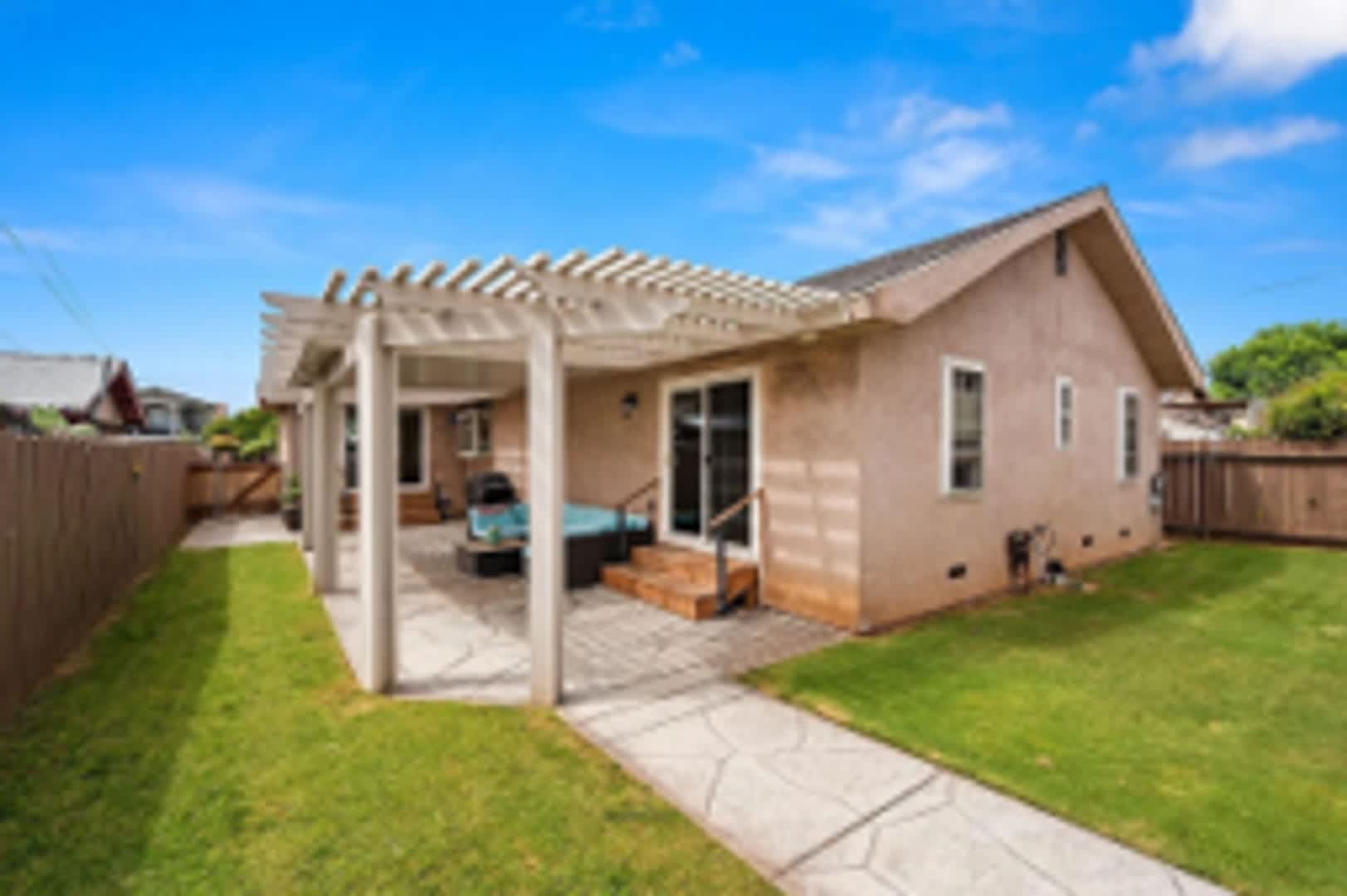3 Bed 2 Bath With 3 Car Garage – photo 1