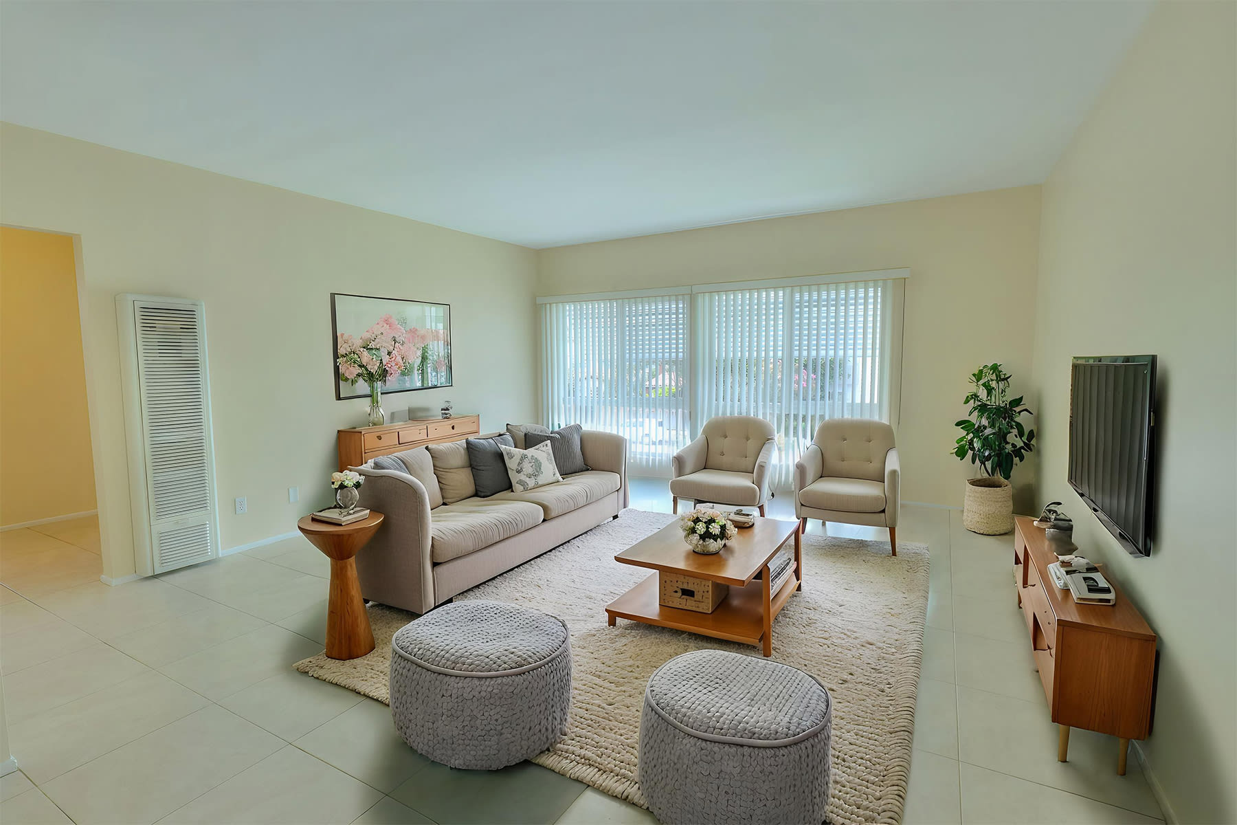 4808 Riverton Ave – photo 3