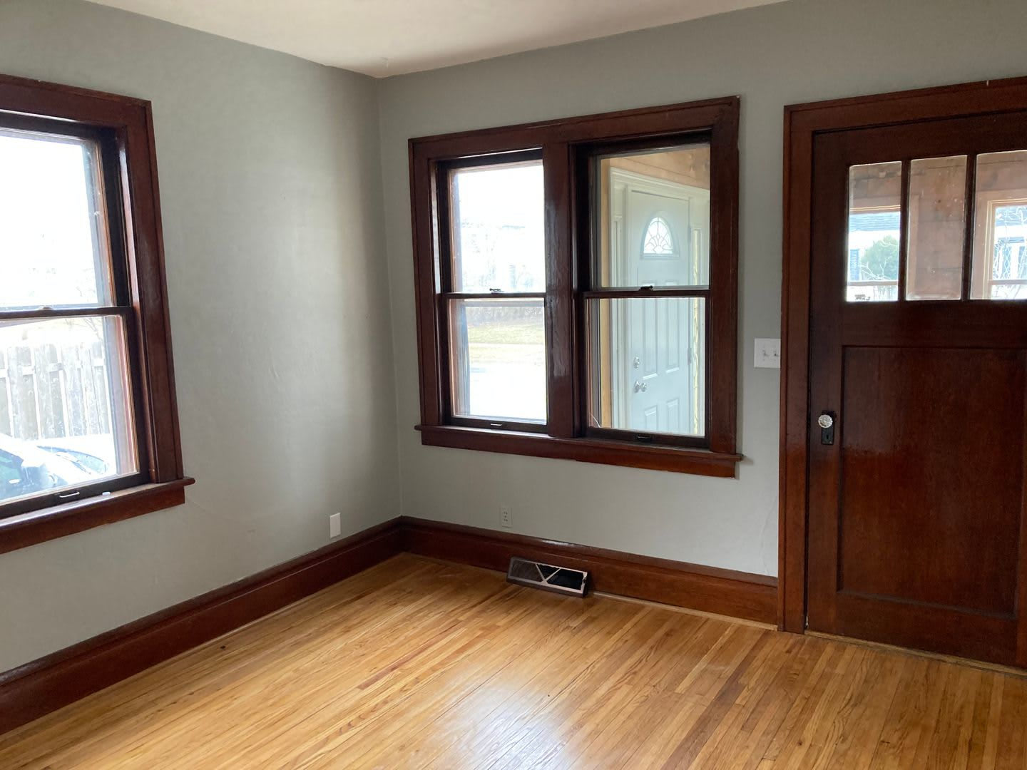 Beautiful 6 bedroom 2 bathroom House! – photo 1