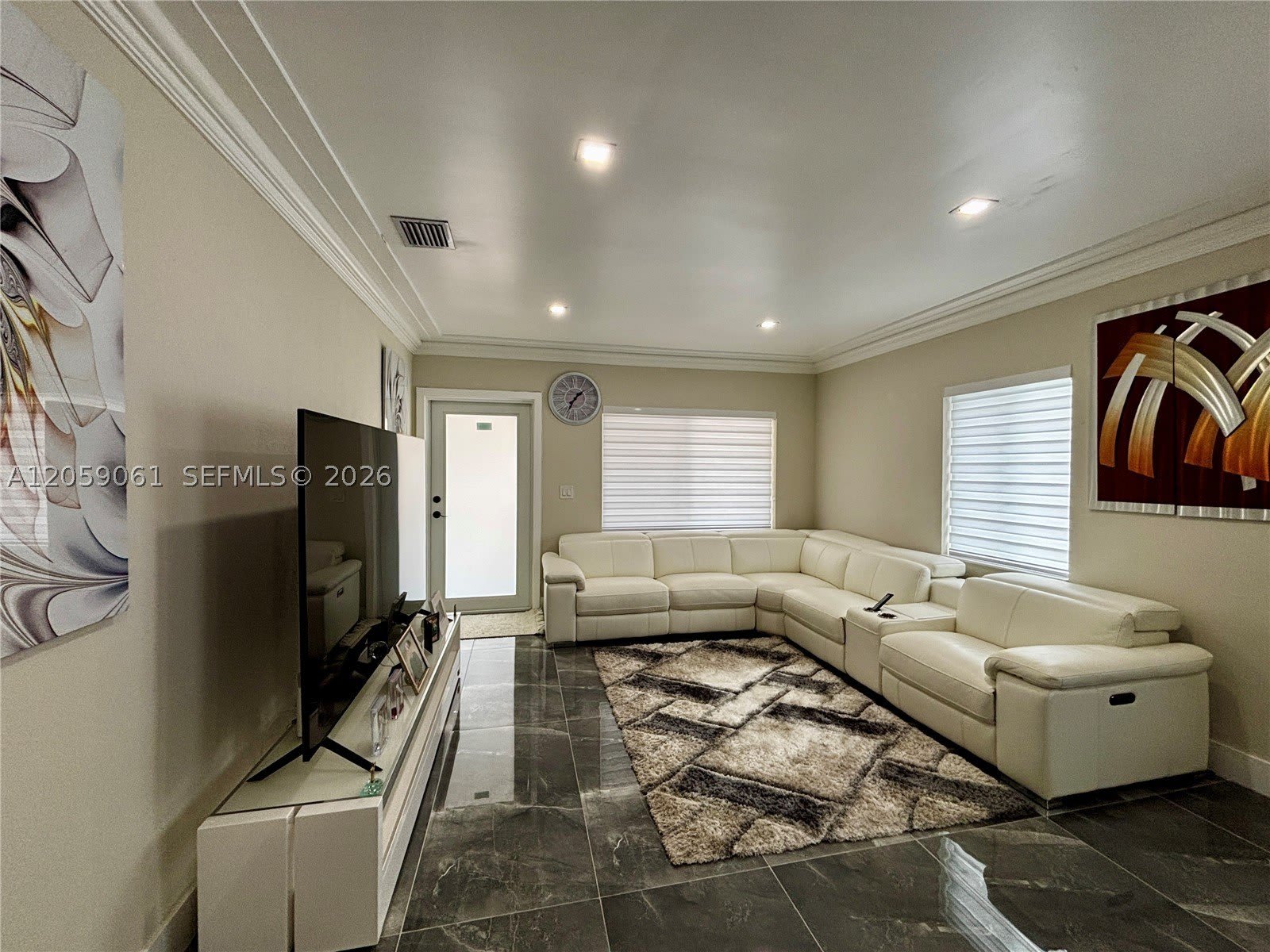 1043 NW 33rd St – photo 1