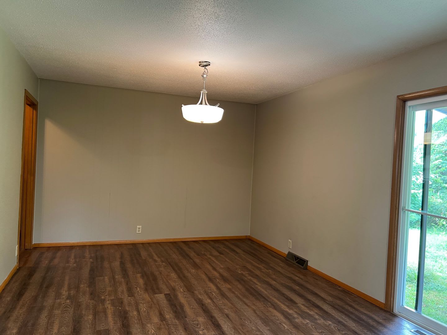2 Bedroom 1 5 Bathroom House – photo 3