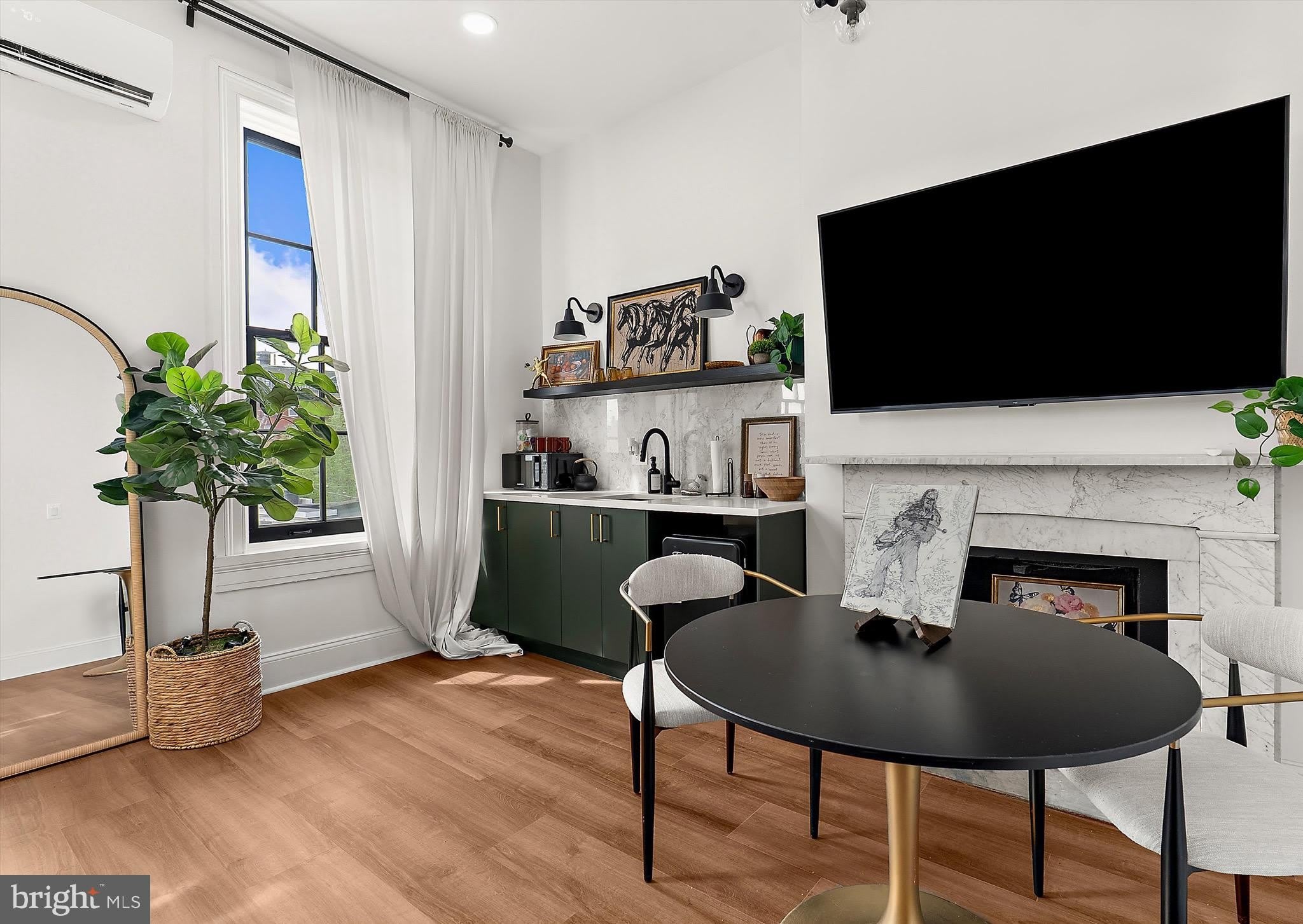 2220 CHARLES Street N – photo 2