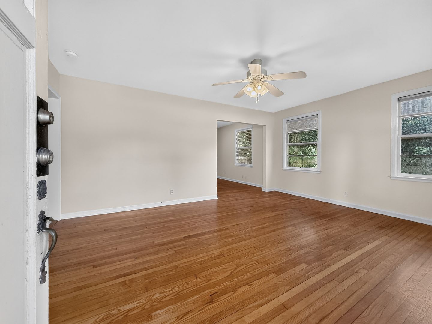 Charming Riverside Home! – photo 5