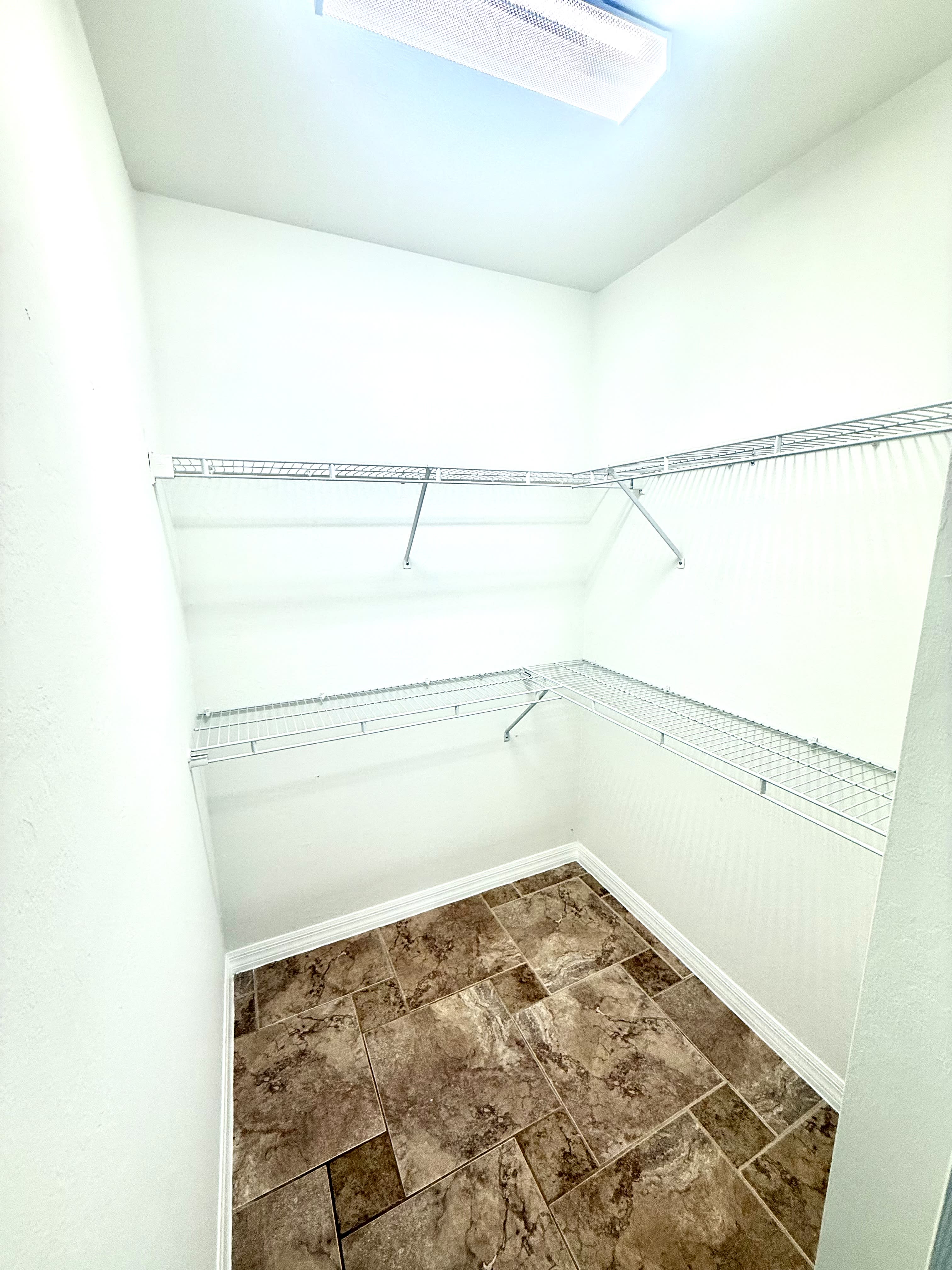 1241 Ermine St E – photo 2