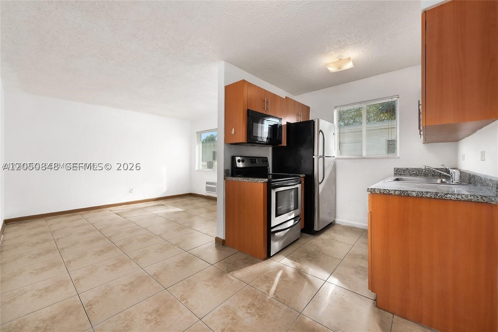 932 Moffett St – photo 4