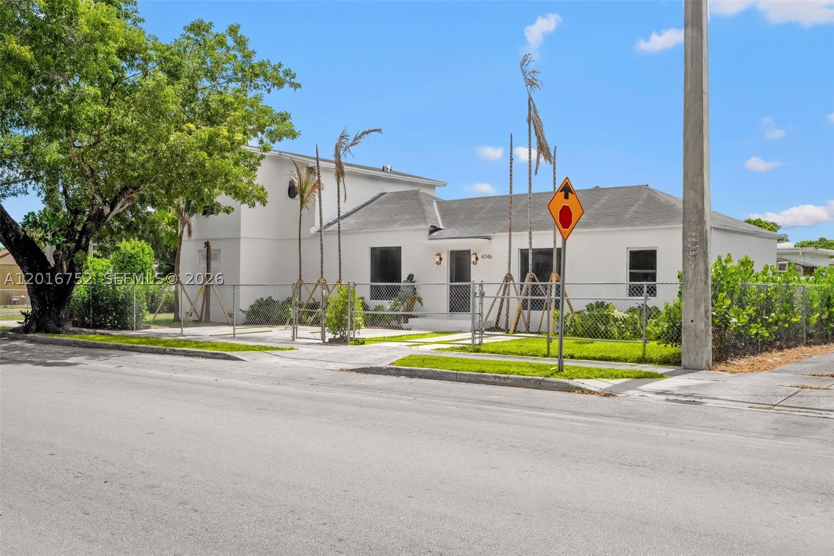 4746 NW 10th Ave – photo 3