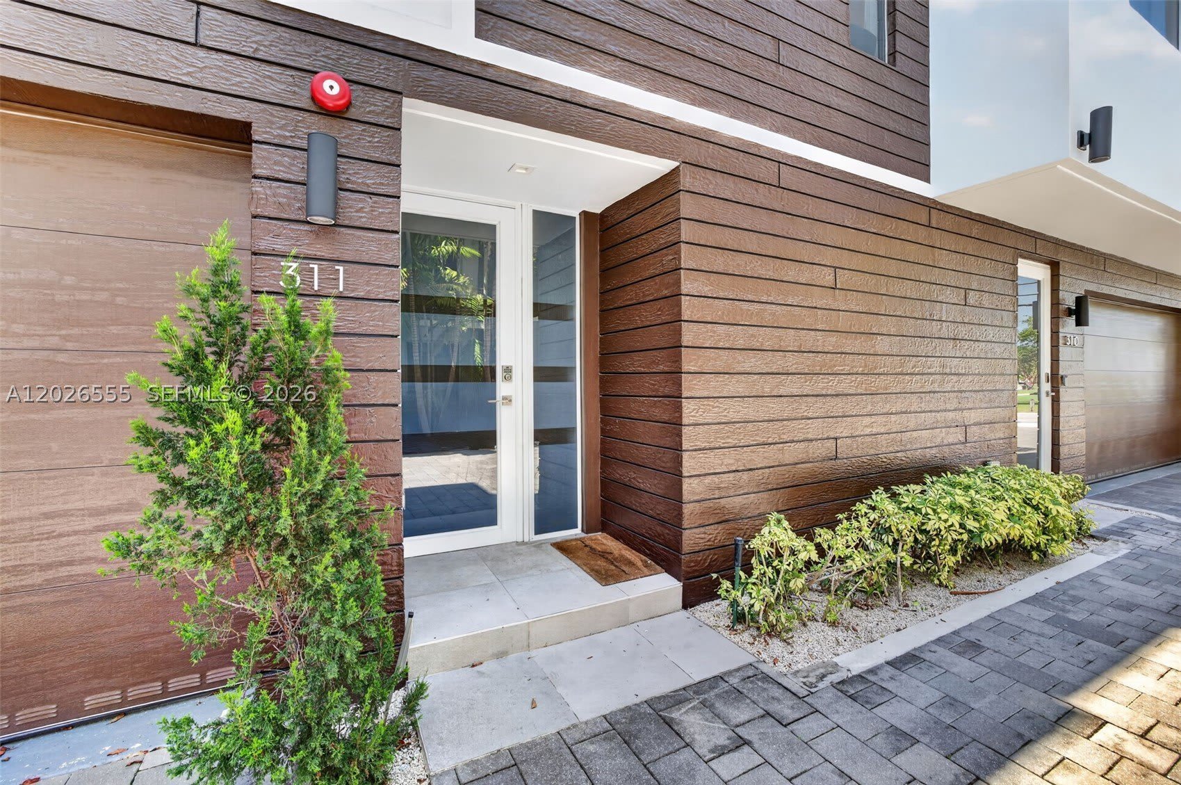 700 NE 14th Ave – photo 3