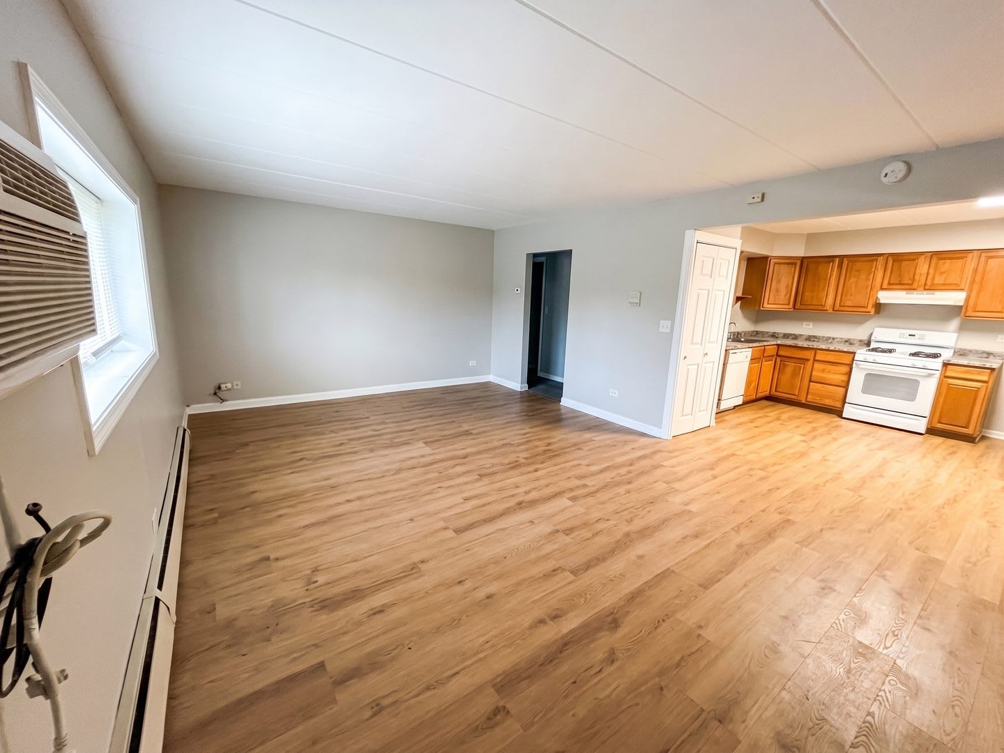 Newly Updated 2 bedroom 1.5 Bath Unit. – photo 2