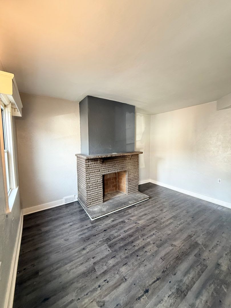 One or 2 bedroom, 1 bathroom home with a den in the heart of Lawrenceville. – photo 2