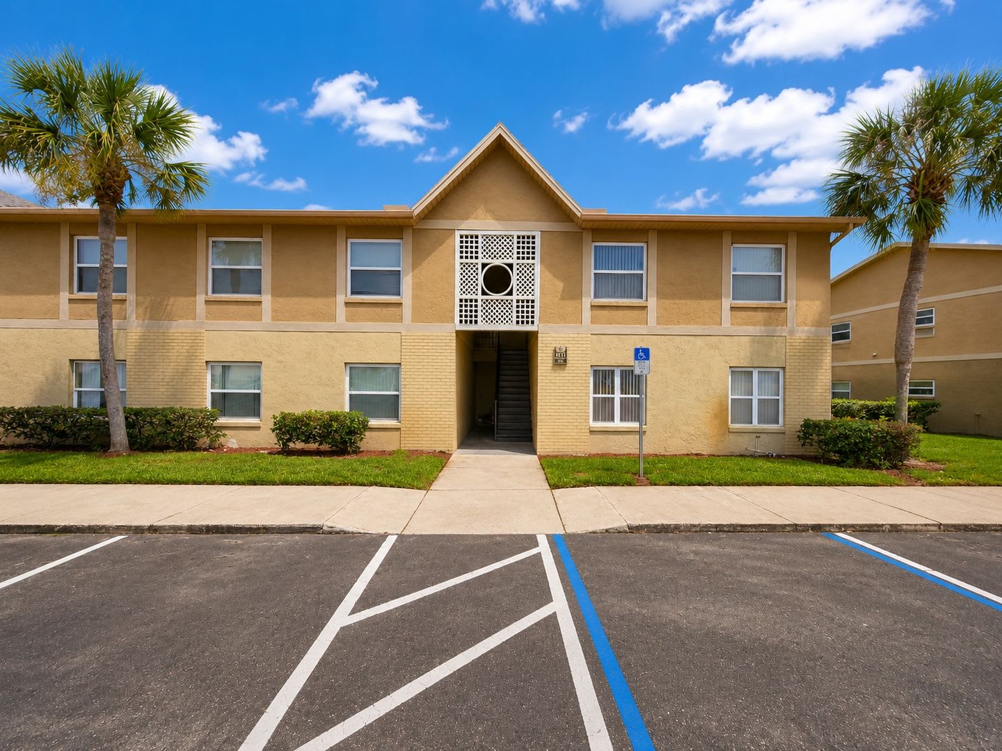 2 Bedroom 2 baths Condo at Hawthorn Village, Orlando, Florida – photo 2