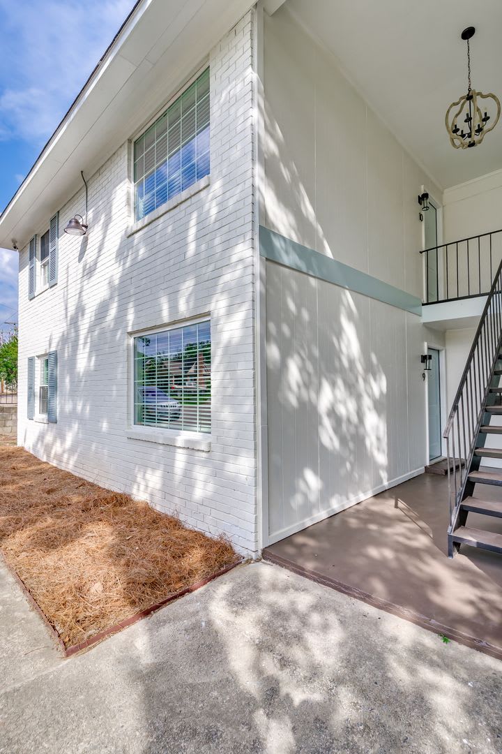 Charming 2-bedroom, 1-bath apartment located in the highly sought-after Rosewood area! – photo 4