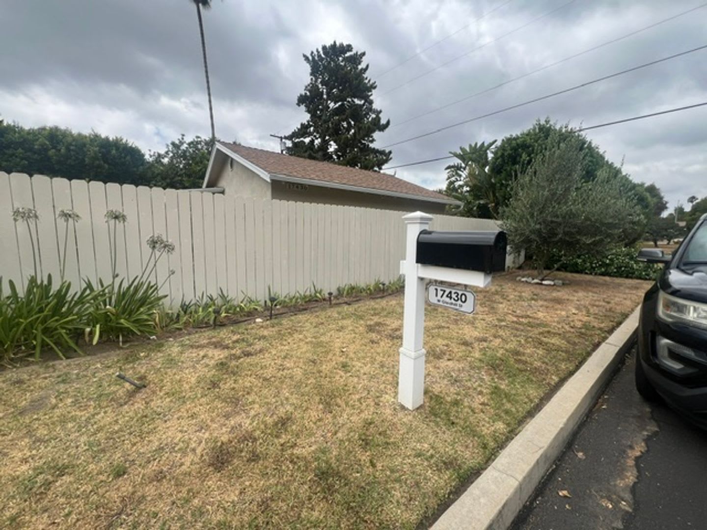 For Lease Charming 2 Bedroom 1 Bathroom Guest House In Prime Northridge Location – photo 1