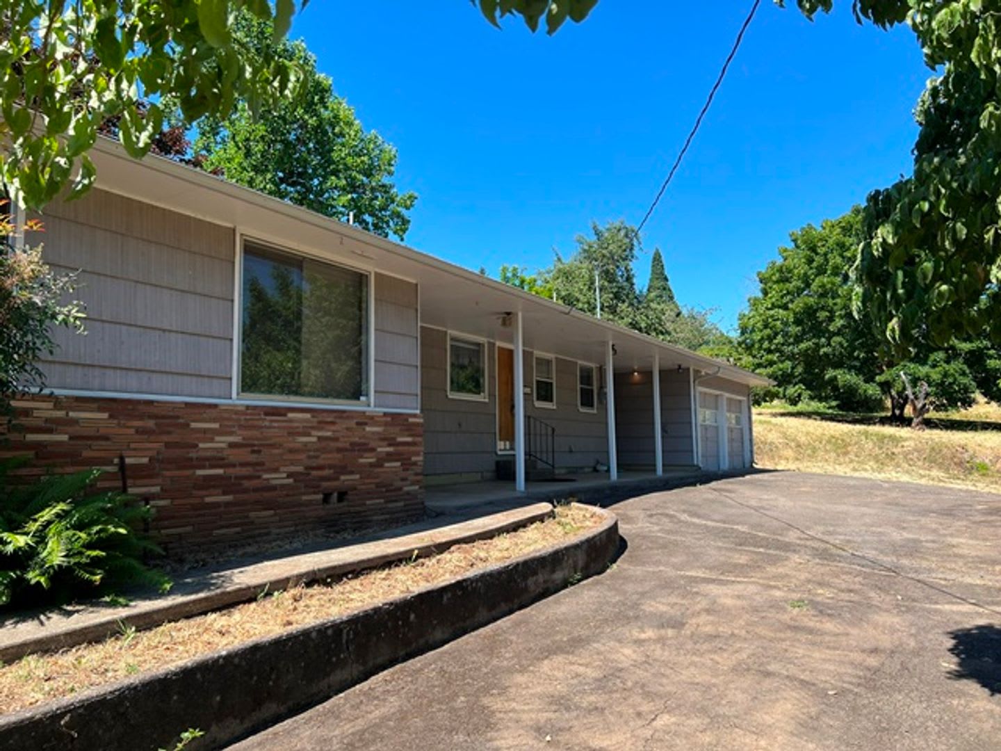 3Bd/2Ba Single Story House – photo 2