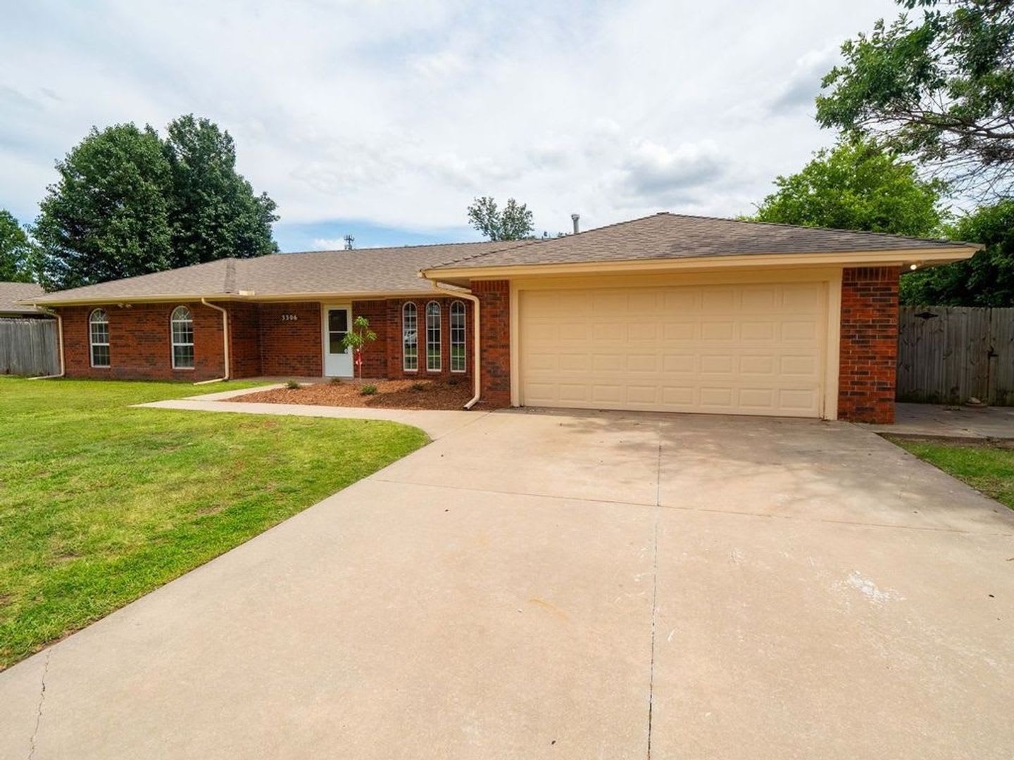 4 Bedroom 2 Bath Home Available In Westside Norman – photo 1