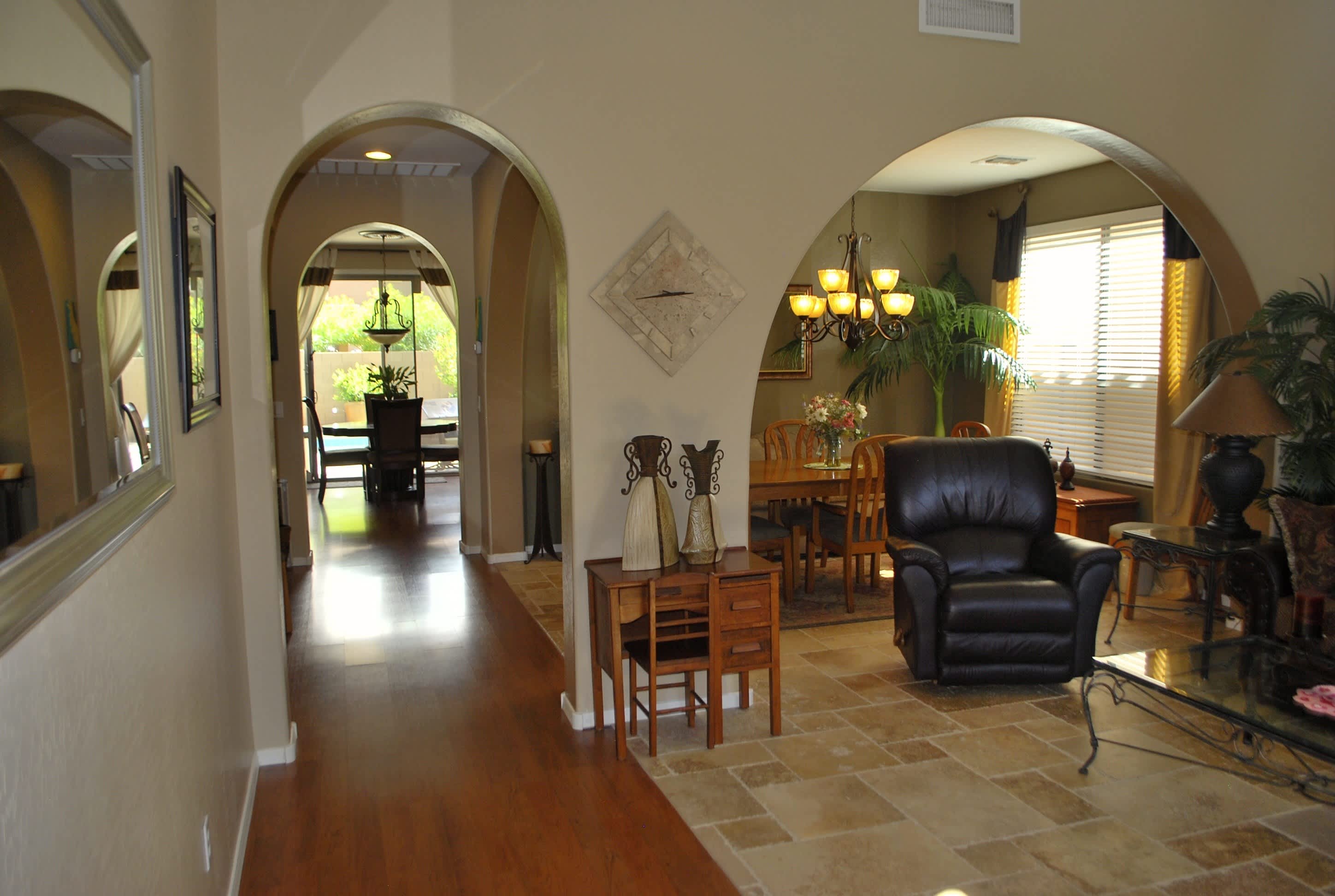 2705 W Redwood Ln – photo 2