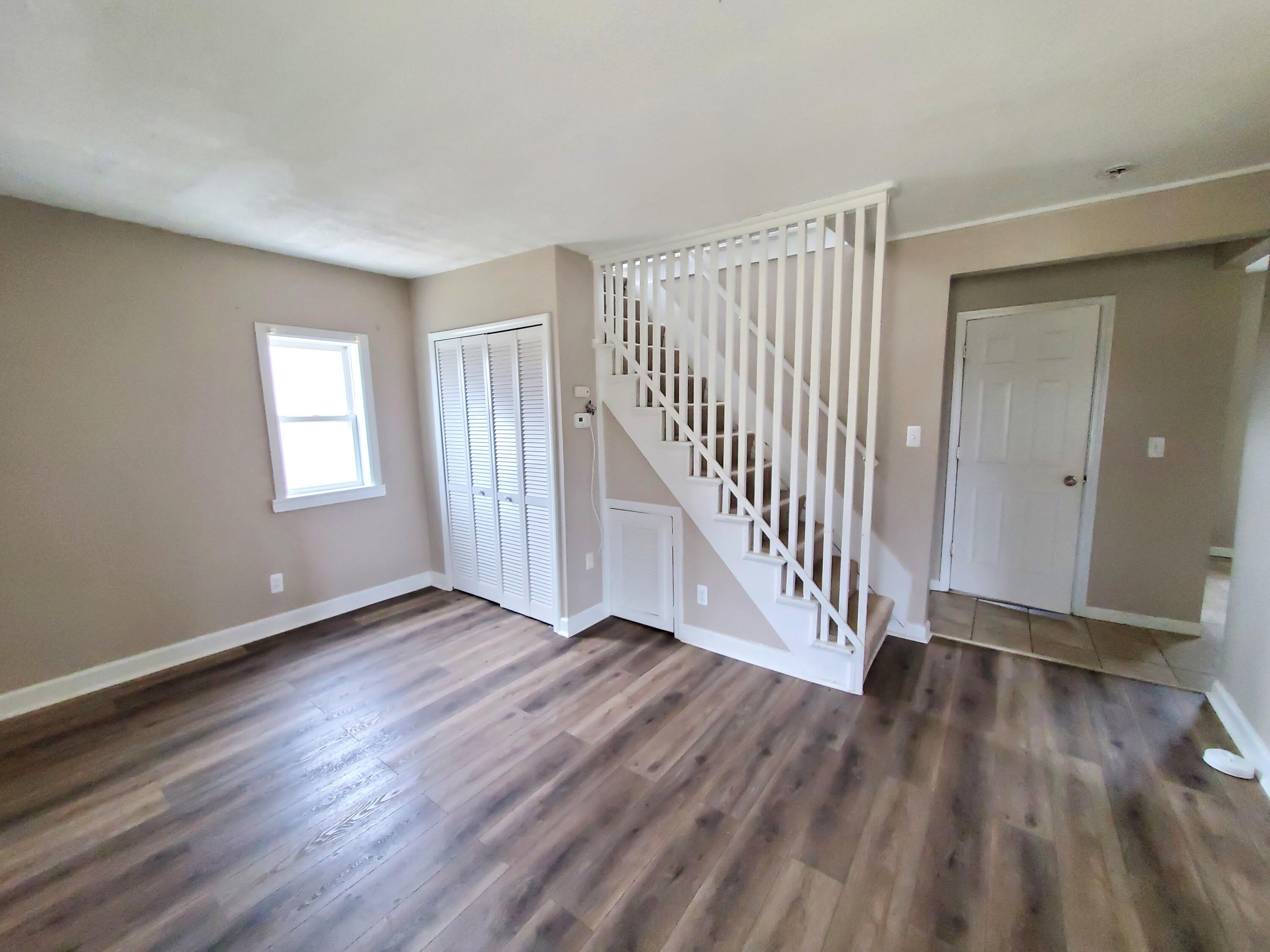 1251 E Kalama – photo 4