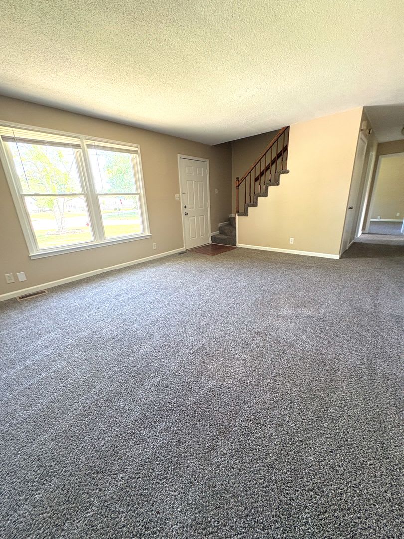 JUST REDUCED!!! Charming 3 Bedroom Home in the Heart of Clarksville – photo 5