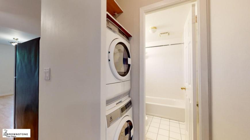 471 HENRY ST. – photo 4