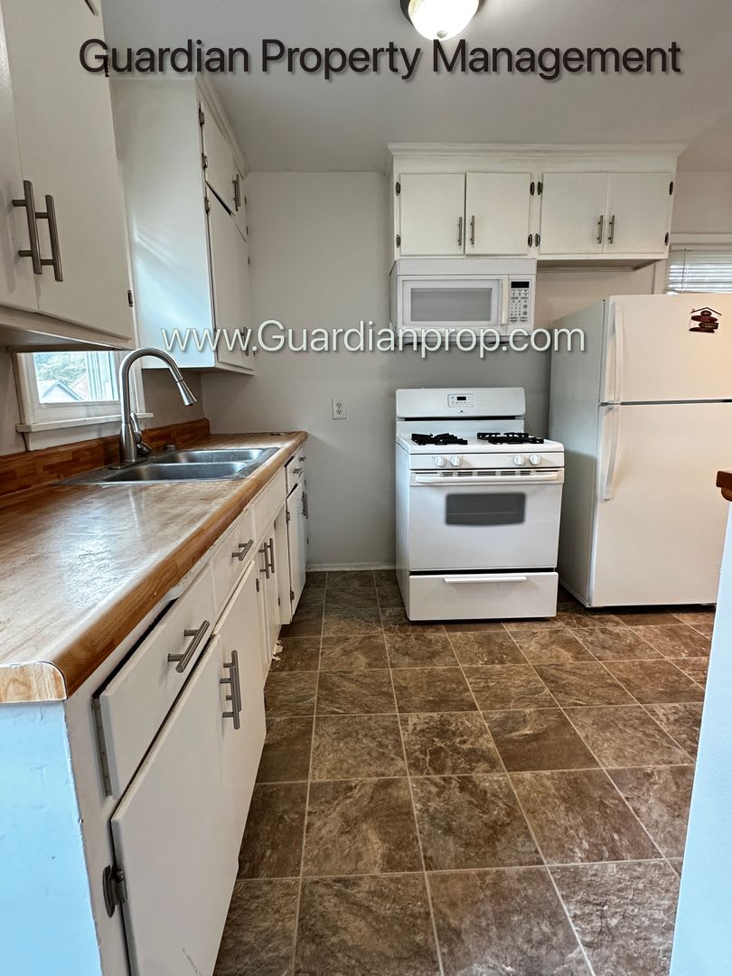 St Louis Park Single Family Home, 2 Baths, Office, Newly Finished Hardwood Floors – photo 5