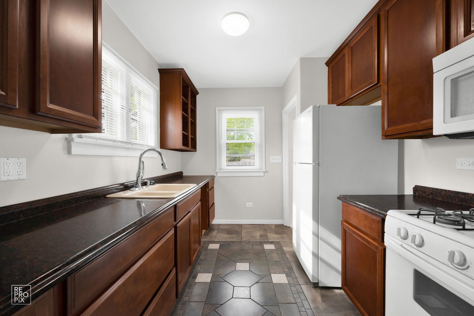 Three Bedroom Home Near Aurora University – photo 2
