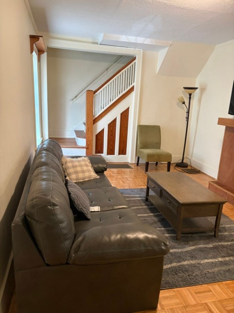 4 Bedroom, 2 Bathroom House – photo 2