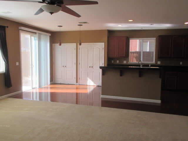 The Lakes 4Br 3B With Loft Granite Counters – photo 4