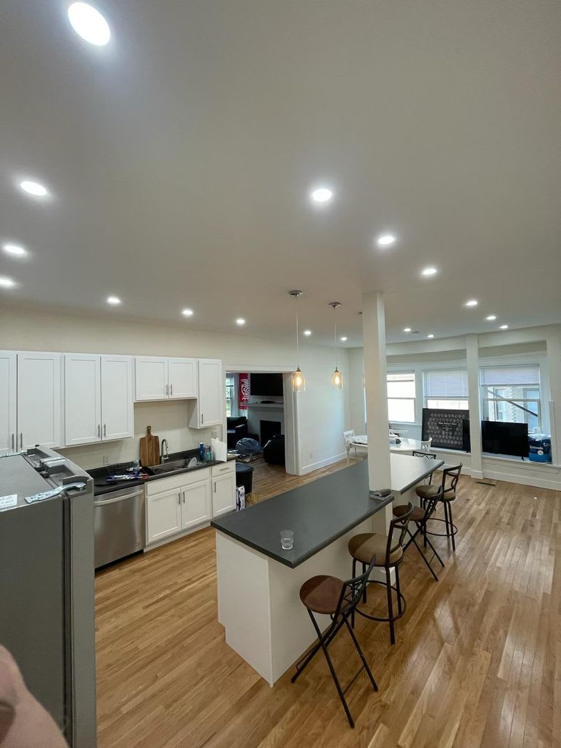 Massive 13-Bedroom House with huge Private Parking lot – Prime Campus Location! – photo 4