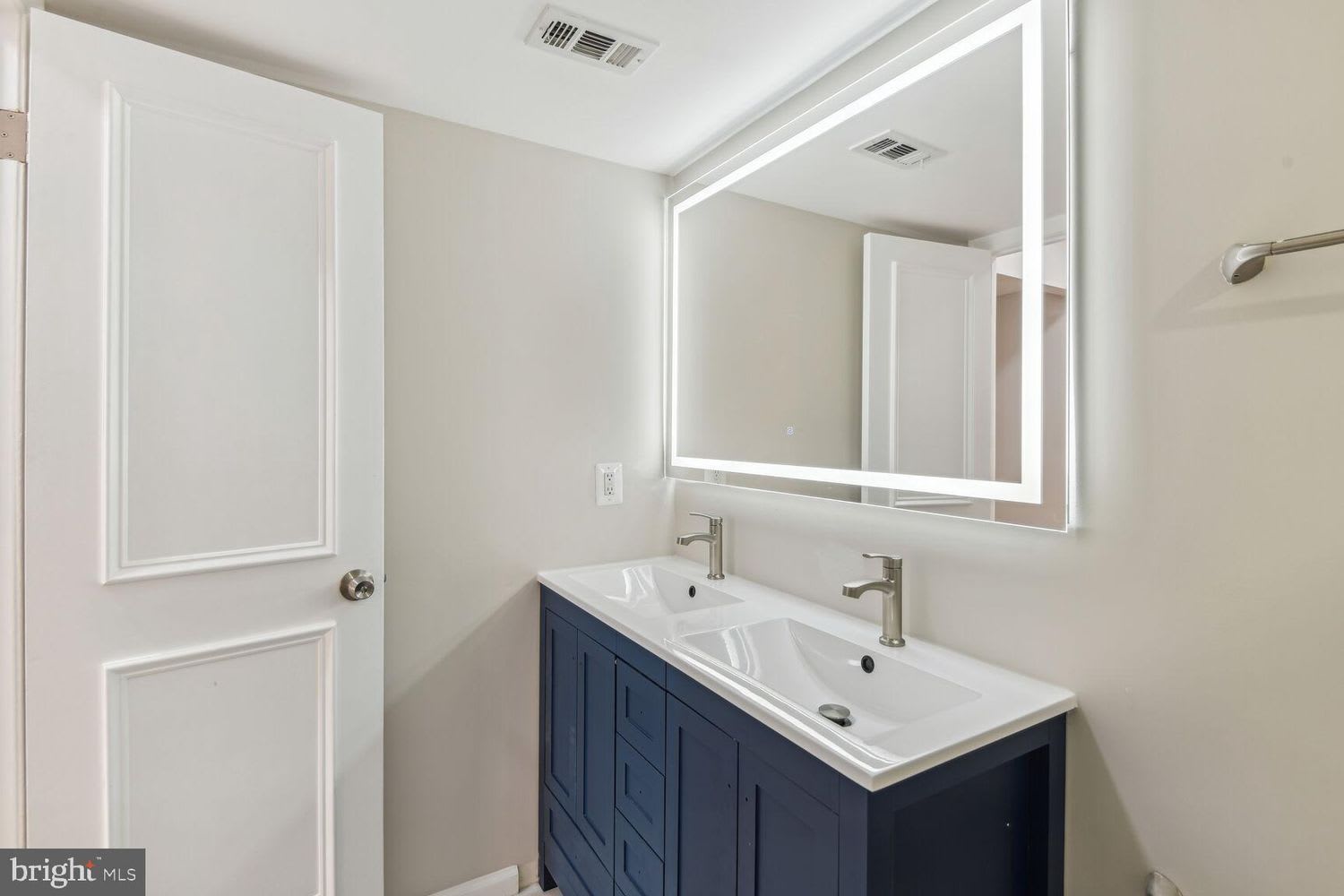 327 8th St Ne – photo 1