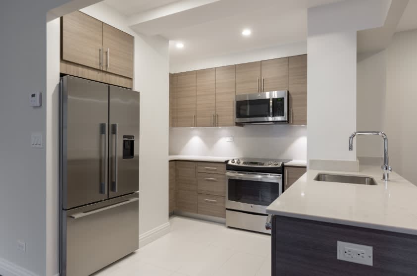 204 W 70th St – photo 1