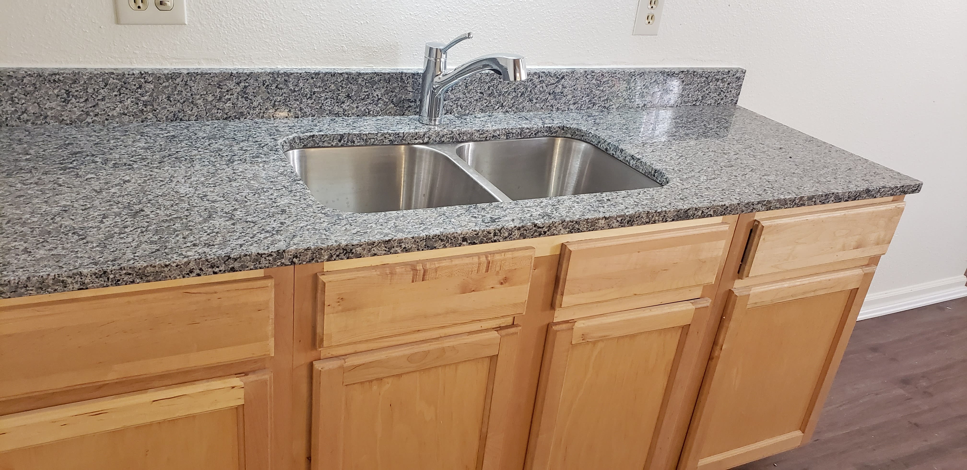 1752 Chester St – photo 4